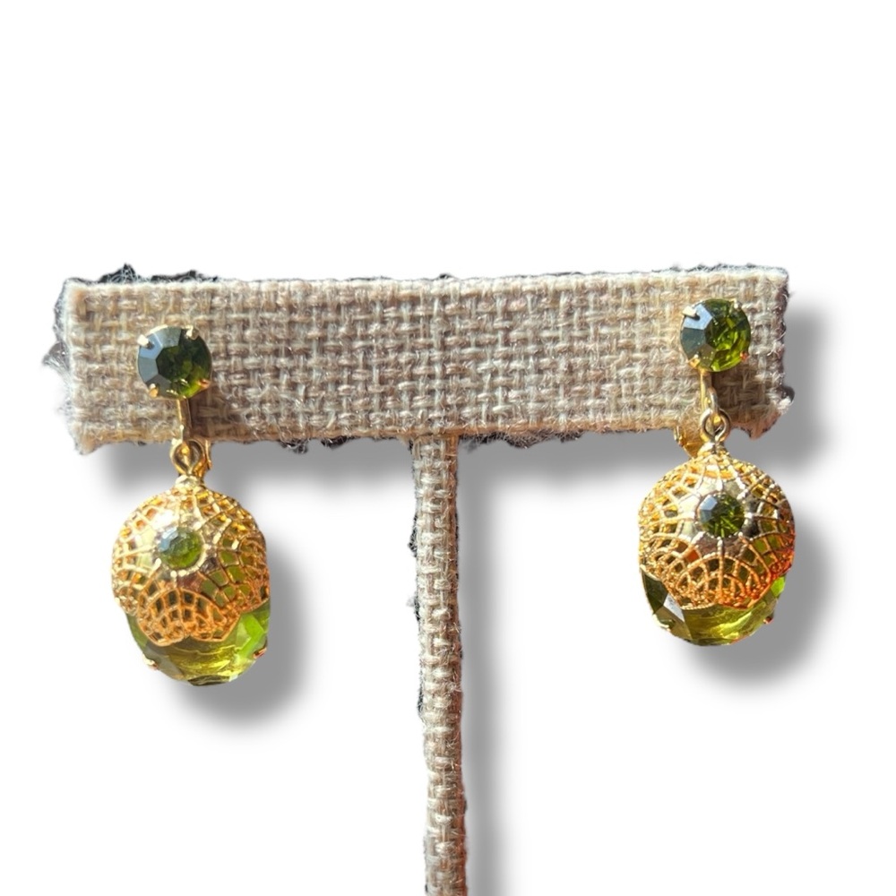 Vintage Sarah Coventry Gold and Green Drop Clip-on Earrings